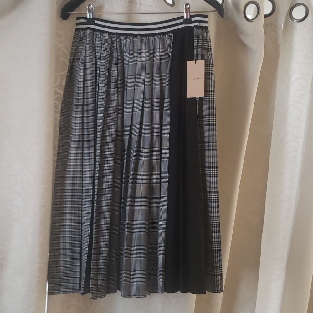 Brand New Beautiful Pleated Skirt ;)